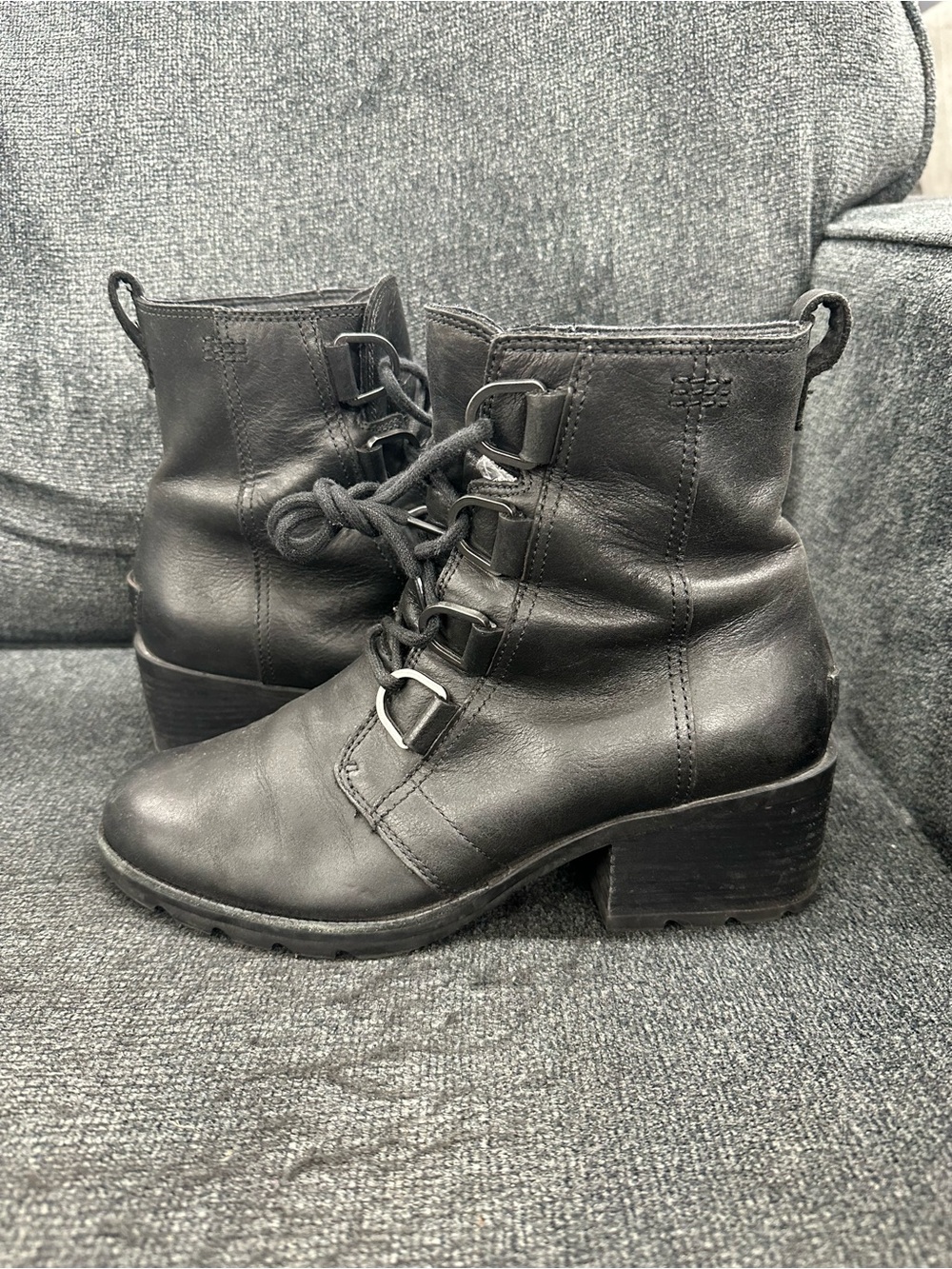 Sorel women’s Black Lace-Up Block Heel Ankle Boots size 9